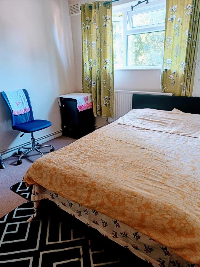 Comfortable double bedroom in London Hornchurch Esterno foto